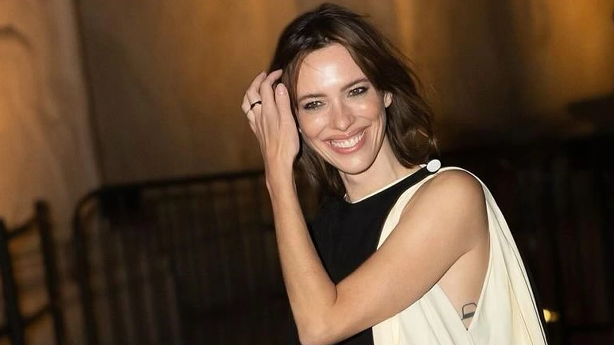 British actress renowned for her performances in films like Vicky Cristina Barcelona and The Town.