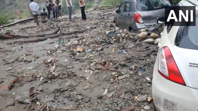 Himachal Pradesh Cloud Burst: Sudden Cloudburst in Rampur Triggers Flash Floods, Washes Away 5-6 Vehicles (Watch Video)