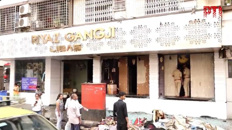 Mumbai Fire: Massive Blaze Erupts at Riyaz Ganji Showroom on Peddar Road, 19 Rescued (Watch Videos)