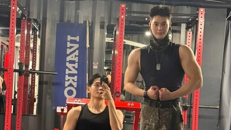 BTS V Aka Kim Taehyung Surprises Fans With Gym Snaps in Military Uniform Featuring Song Kang Ahead of OT7 Reunion; ARMYs Can’t Keep Calm As They React to Viral Photos