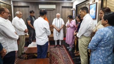 Vijay Rupani Dies in Ahmedabad Plane Crash: PM Narendra Modi Meets Family Members of Former Gujarat CM, Says ‘It’s Unimaginable He’s Not Among Us’ (See Pics)