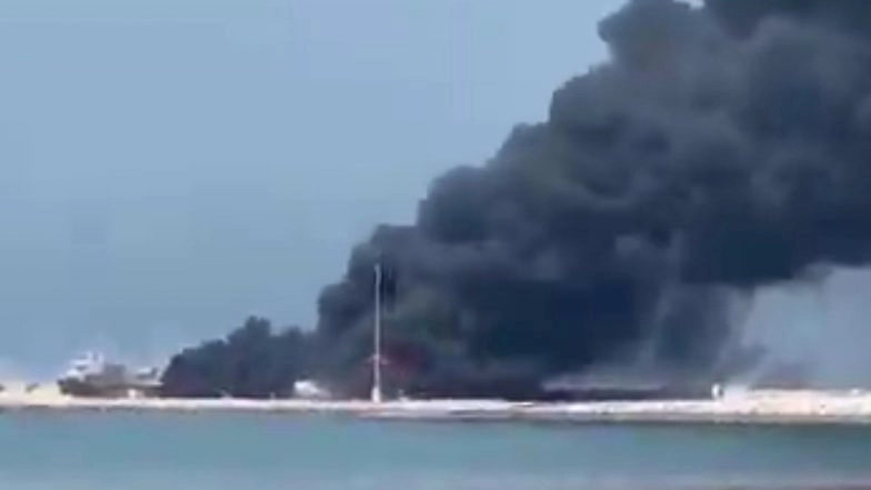 Iran Fire: 3 Killed, 10 Injured As Massive Blaze Erupts at Kaveh Petrochemical Complex in Bushehr Province (Watch Video)