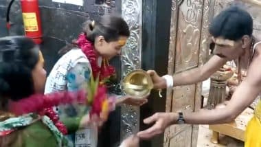 Tejasswi Prakash Birthday: TV Actress Offers Prayers at Mahakaleshwar Temple in Ujjain on Her Birthday, Seeks Blessings From Lord Shiva