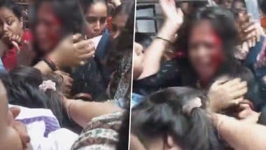 Mumbai Local Train Fight Video: Brawl Between Women Inside Ladies Coach Allegedly Over Seat Goes Viral