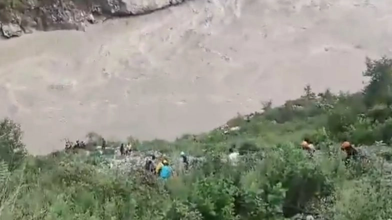 Rudraprayag Road Accident: 18 Feared Trapped As Passenger Bus Loses Control, Falls Into Alaknanda River on Badrinath Highway; Rescue Operation Underway (Watch Video)