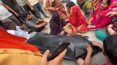 Ghaziabad: Man Going To Lodge Complaint Over Car Dispute Shot Dead Outside Police Station, Family Holds Protest With Dead Body Demanding Justice (Watch Videos)