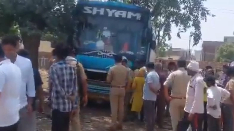 Hathras: 20 Devotees Electrocuted As Bus Returning From Vaishno Devi Temple Collides With High Tension Wire in Uttar Pradesh (Watch Videos)
