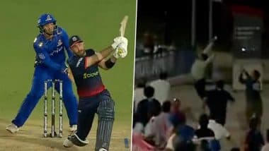 Fan Takes Stunning One-Handed Catch in Stands As Glenn Maxwell Opens Account With Six During MI New York vs Washington Freedom MLC 2025 Match (Watch Video)