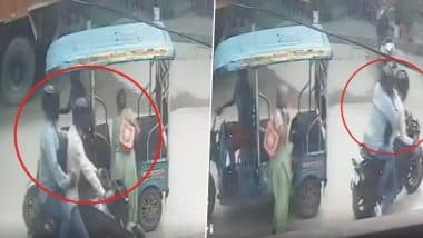 Chain Snatching Caught on Camera in Noida: 2 Bike-Borne Miscreants Snatch Elderly Woman’s Chain in Sector 53; CCTV Video Surfaces