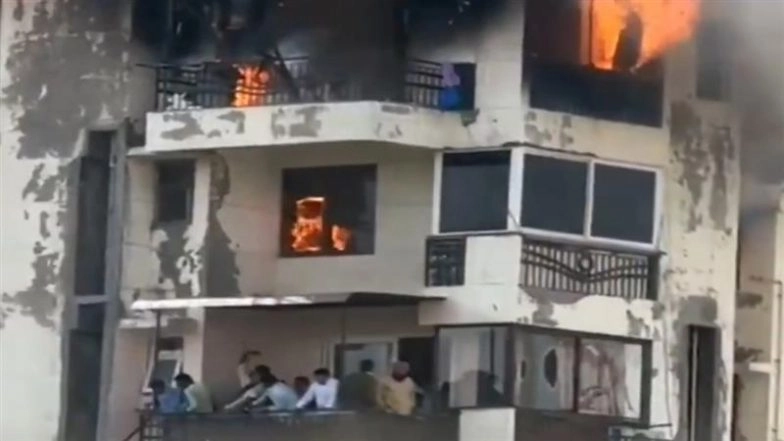 Delhi Fire: Blaze Erupts at Shabd Apartment in Dwarka, Video Shows Raging Flames