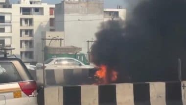 Ghaziabad Car Fire: Vehicle Goes Up in Flames on NH 09 Near Lal Kuan, Video Shows Thick Black