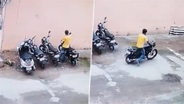 Bike Theft Caught on Camera in Ghaziabad: Thief Steals Motorcycle in Just 22 Seconds Outside Home in Nehru Nagar; Video Surfaces