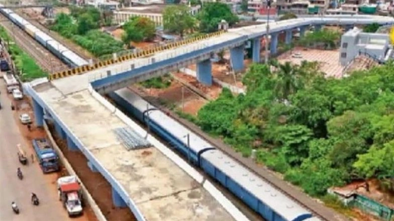 90-Degree Turn On Aishbagh Railway Over Bridge in Madhya Pradesh's Bhopal Sparks Accident Concerns (See Pics)