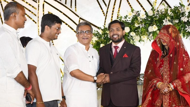 Khan Sir Wedding Reception: Educator and YouTuber Faizal Khan’s Wife Keeps Veil On As They Host Grand Wedding Reception in Patna (See Pics and Videos)