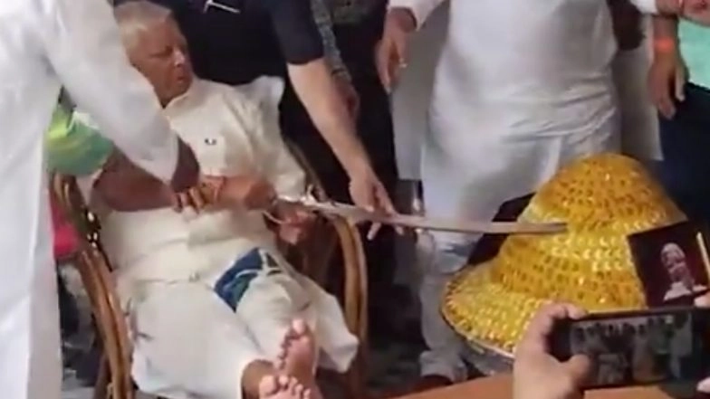 Lalu Prasad Yadav Turns 78: RJD Chief Cuts 78-kg Laddu Cake With Sword at His Residence in Bihar’s Patna, Video Goes Viral