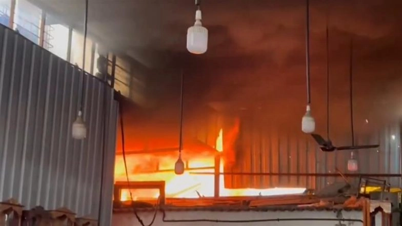 Pune Fire: Blaze Erupts at Scrap Shop and Furniture Godown in Maharashtra’s Chinchwad Nagar, Video Shows Raging Flames
