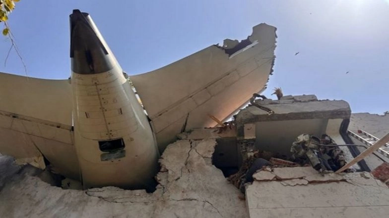 Pilots Who Steered Dreamliner Had Cumulatively Logged in Over 9,000 Flying Hours