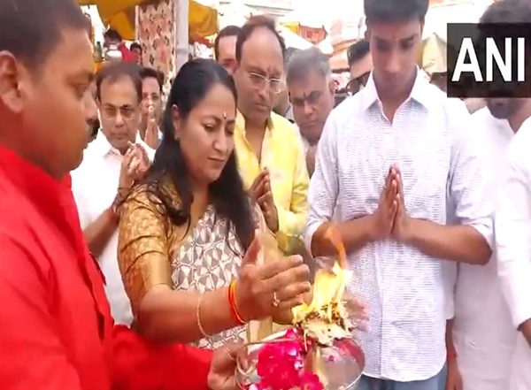 India News | Delhi CM Rekha Gupta Takes Holy Dip at Har Ki Pauri in Uttarakhand's Haridwar