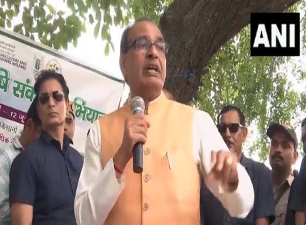 India News | UP: Union Minister Shivraj Singh Chouhan Interacts with Farmers of Meerut