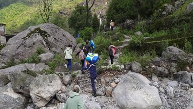 India News | North Sikkim: Stranded Tourists in Lachung Now Being Evacuated in Coordinated Relief Effort