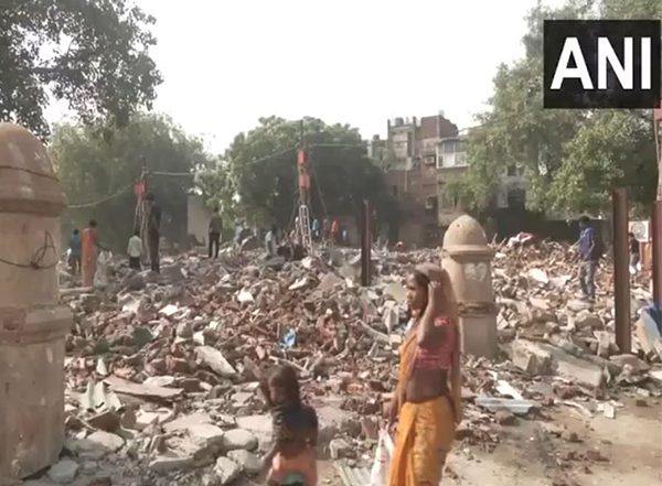 India News | Tamil Nadu Govt Offers Aid to Madrasi Camp Residents After Delhi Demolition, Tamilians Demand Jobs