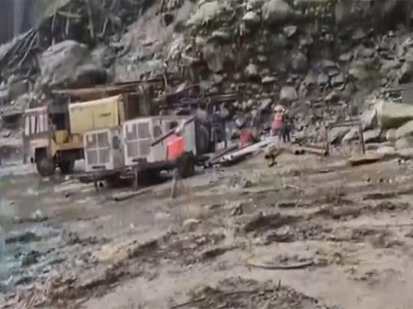 India News | Sikkim: Chungthang-Phidang Road in Mangan District Restored, Evacuation of Stranded Tourists Begins
