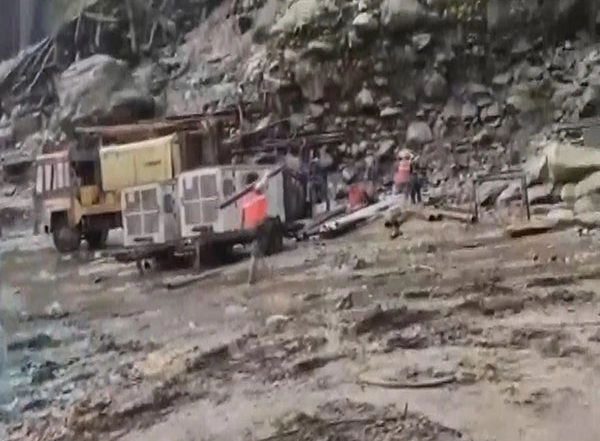 India News | Sikkim: Chungthang-Phidang Road in Mangan District Restored, Evacuation of Stranded Tourists Begins