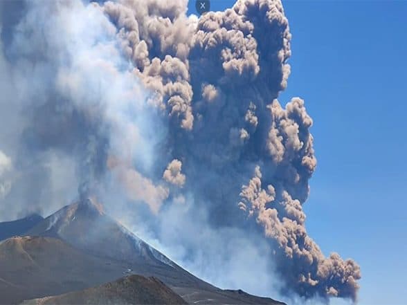 World News | Italy: Mount Etna Volcano Erupts in Sicily with Massive Ash Cloud
