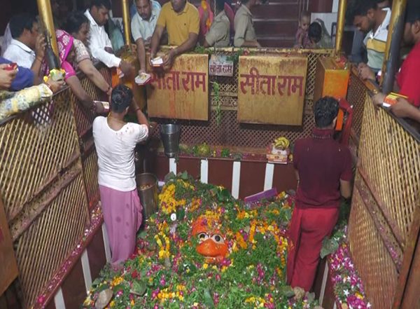 India News | Prayagraj: Devotees Offer Prayers at Lete Hanuman Temple on 4th Tuesday of Jyeshtha Month