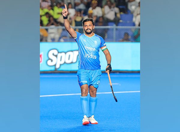 Sports News | Enthusiastic Indian Hockey Players Sign Up for Various Educational Courses with Amity University