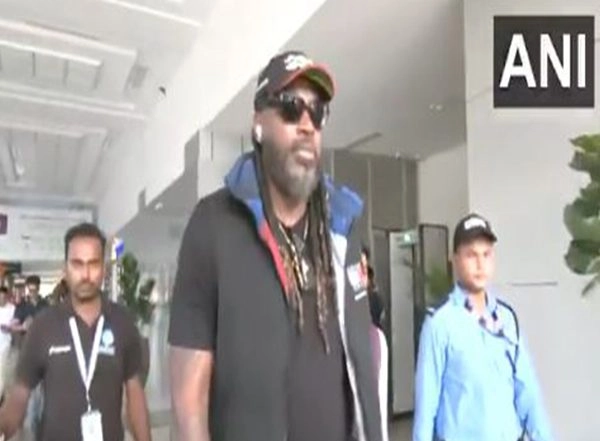 Sports News | Chris Gayle Arrives in Ahmedabad to Watch RCB-PBKS IPL Final