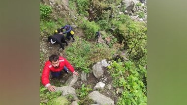 India News | Uttarakhand SDRF Rescues Two Stranded Pilgrims Near Lincholi, During Their Return from Kedarnath
