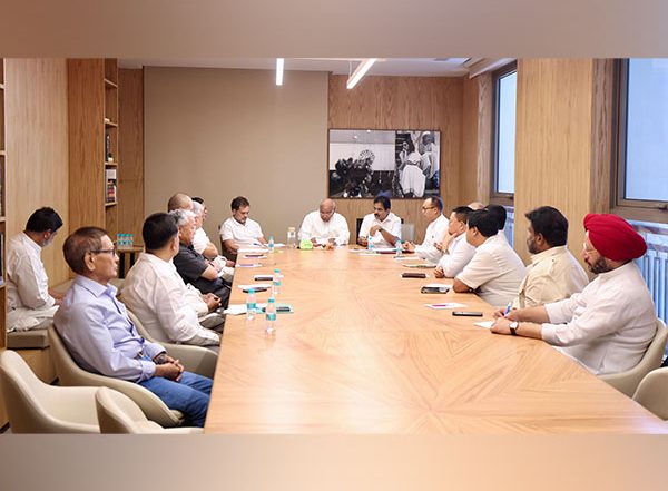 India News | Congress Chief Kharge, Lok Sabha LoP Rahul Gandhi Hold Meeting with Manipur Leadership