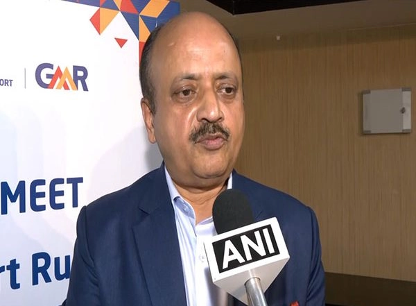 Business News | Runway Upgrade at Delhi Airport to Disrupt 100 Flights; 57 Cancelled, 43 Rescheduled