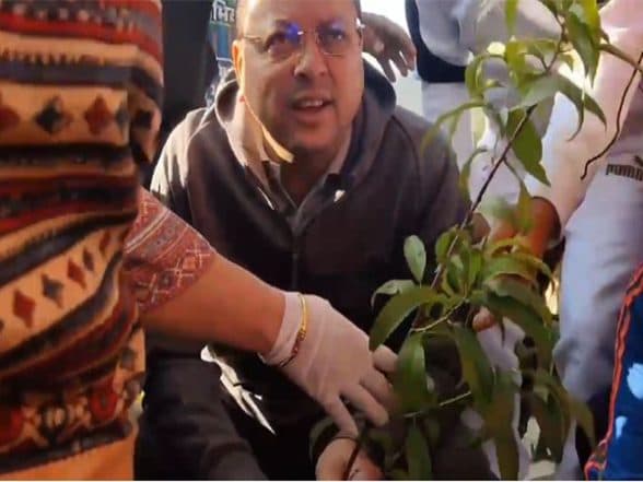 India News | Uttarakhand CM Pushkar Singh Dhami Plants Tree in Pant Park; Participates in Swachhata Abhiyan