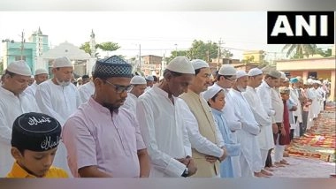 India News | BJP Leader Shahnawaz Hussain Offers Namaz in Supaul on Eid Al-Adha