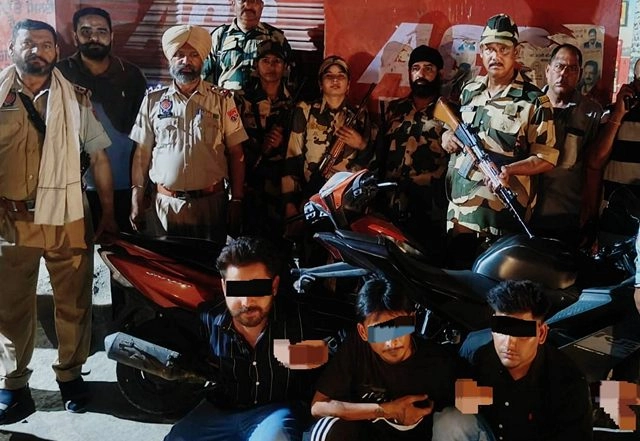 India News | Punjab: BSF with ANTF Apprehends 3 Outlaws, Seize 6 Pistols in Amritsar