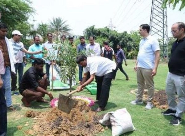 India News | Ministry of Mines Participates in 'Ek Ped Maa Ke Naam 2.0' Plantation Drive in Delhi