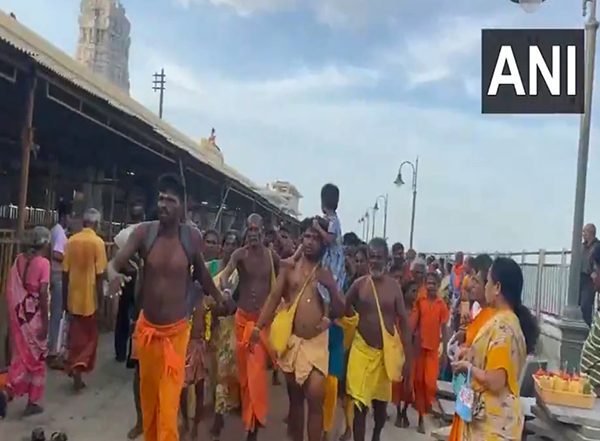 India News | Devotees Gather in Huge Numbers to Celebrate Vaikasi Visakam in Thoothukudi