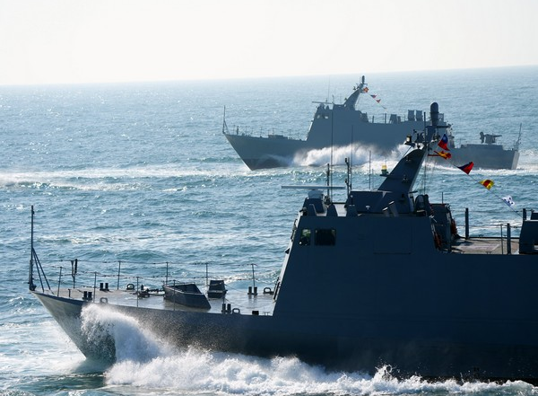World News | Chinese Vessel Runs Aground Near Philippine-held Island, Troops on Alert