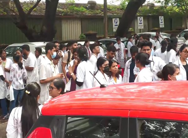 India News | Goa Health Minister Apologises to Doctors Even as Protests Continue at Goa Medical College