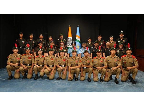 India News | Air Chief Marshal AP Singh Felicitates NCC Cadets Who Scaled Mt Everest