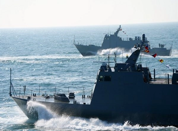 World News | Taiwan MND Detects 43 Chinese Aircraft, 6 Naval Vessels in Its Territory