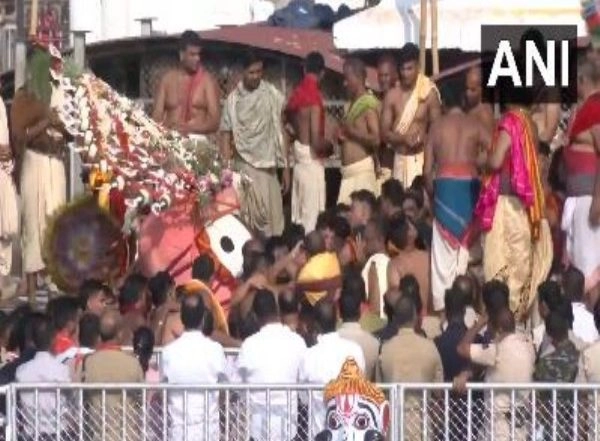 India News |   Odisha CM Mohan Majhi Attends Key Rituals Ahead of Lord Jagannath Rath Yatra
