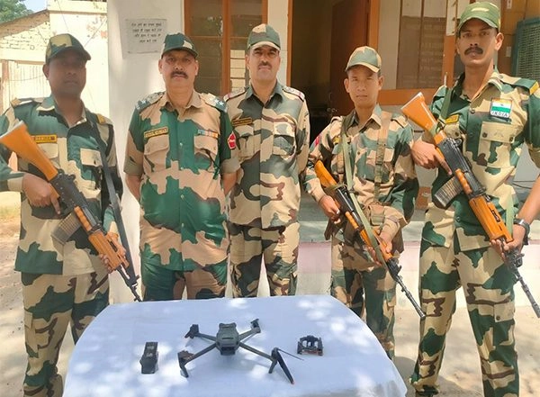 India News | BSF Foils Narcotics Smuggling Bid on Punjab Border; Seizes Heroin