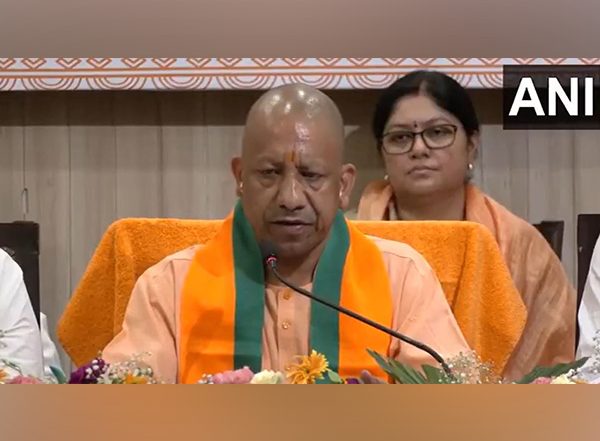 India News | Uttar Pradesh CM to Distribute Rs 21 Crore Aid to 431 Beneficiaries Under Mukhyamantri Krishak Durghatna Kalyan Yojana