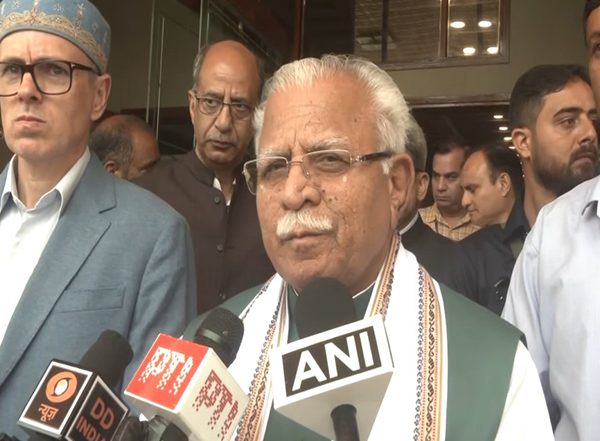 India News | Union Minister Manohar Lal Khattar and J-K CM Omar Abdullah Hold Review Meeting on Power and Housing Related Projects in Srinagar
