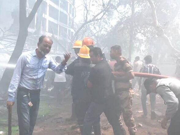India News | Sonia Gandhi, Rahul Gandhi Express Their Grief over Plane Crash in Ahmedabad