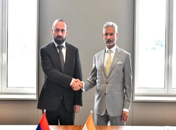 World News | EAM Jaishankar Holds Talks on Regional Developments with Armenian FM