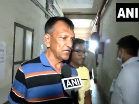 India News | Ahmedabad Plane Crash: Relatives Anxiously Await DNA Verification to Identify Victims
